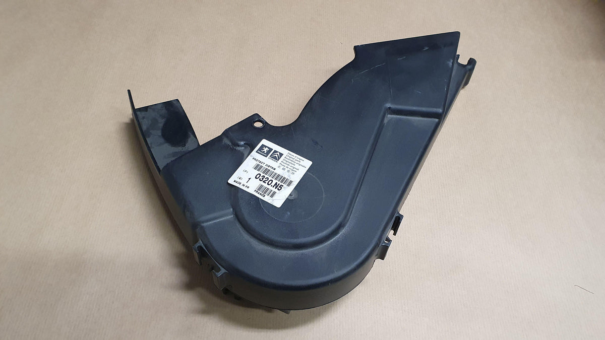 Carter de distribution d’origine PSA — Citroën / Peugeot 2.0HDI 8V gauche supérieur — 0320N5 — photographie de la pièce
