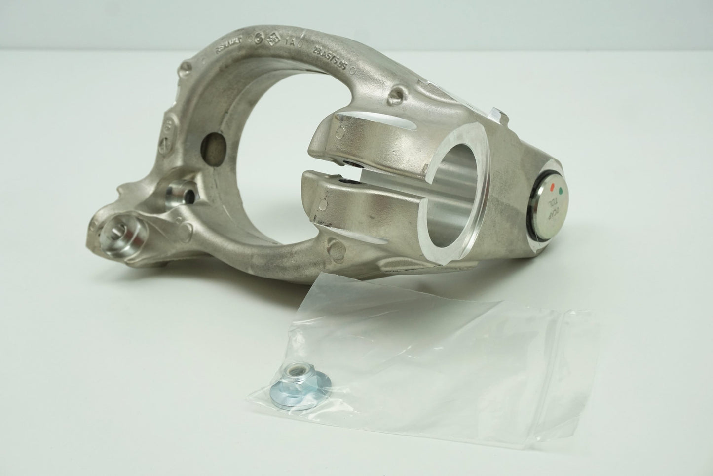 Pièce d'origine Fusée d'essieu avant gauche pour Renault Megane III RS 400119927R