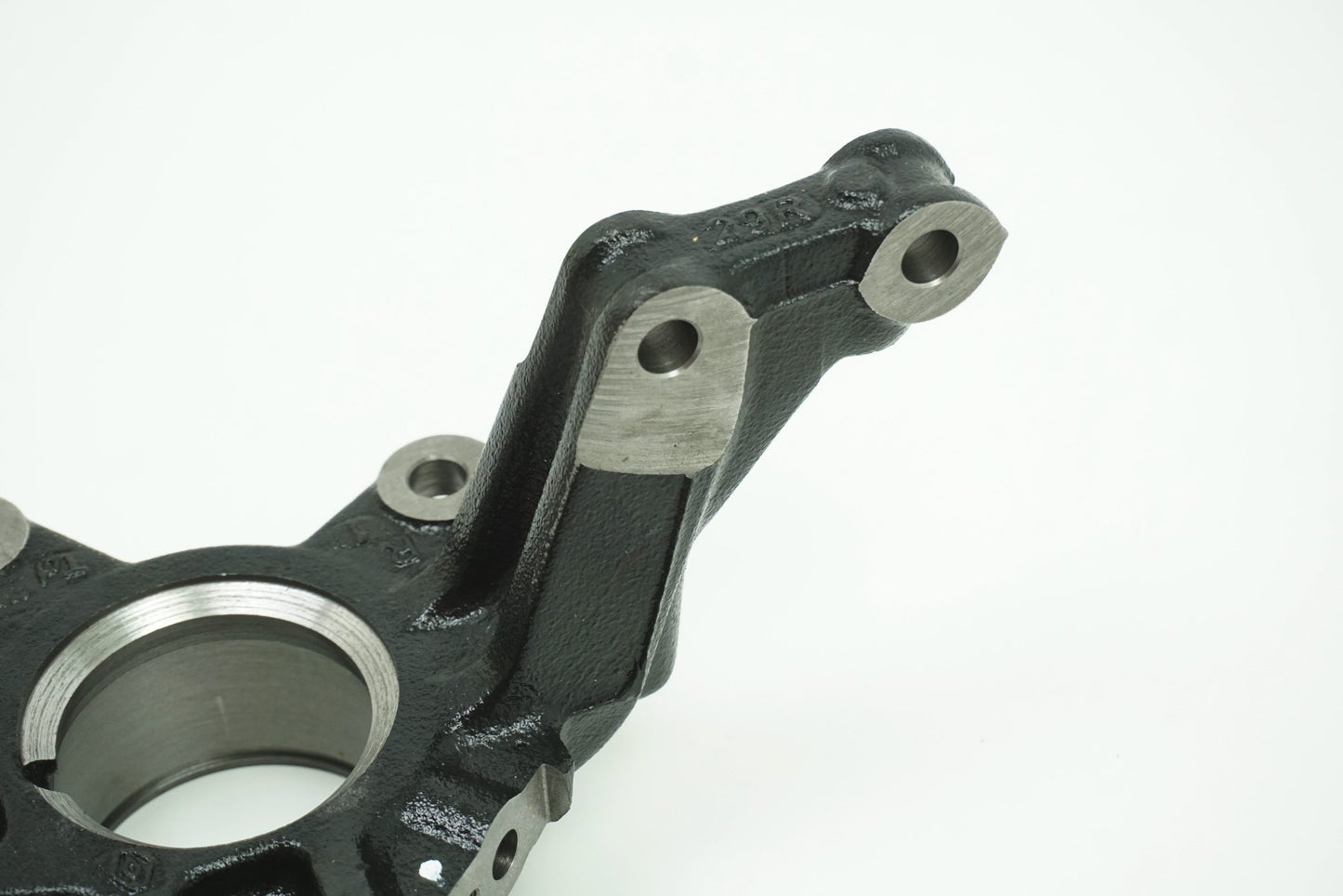 Pièce d'origine Fusée d'essieu avant droite pour Renault Clio IV 400146343R