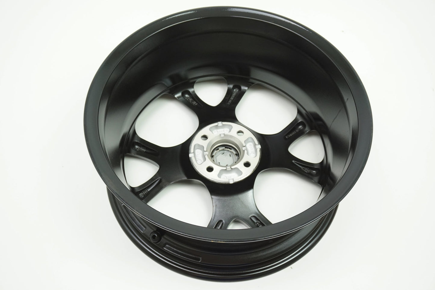 Pièce d'origine Jante aluminium 17x7 4x100 pour Renault Clio 8201335578