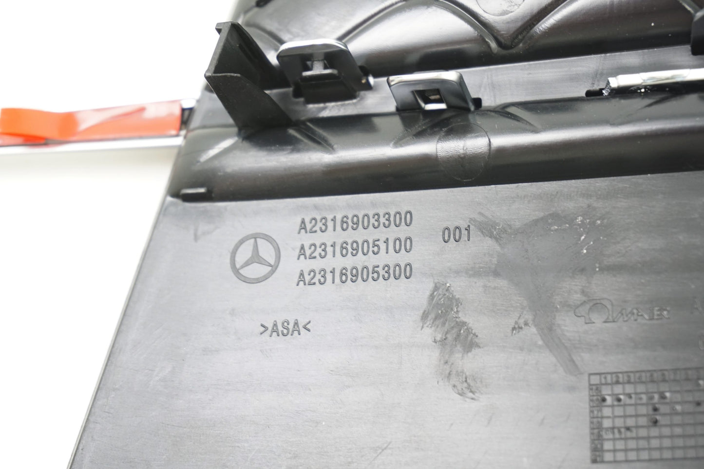 Pièce d'origine Grille d'aile gauche pour Mercedes SL 63 AMG R231 A2316903300