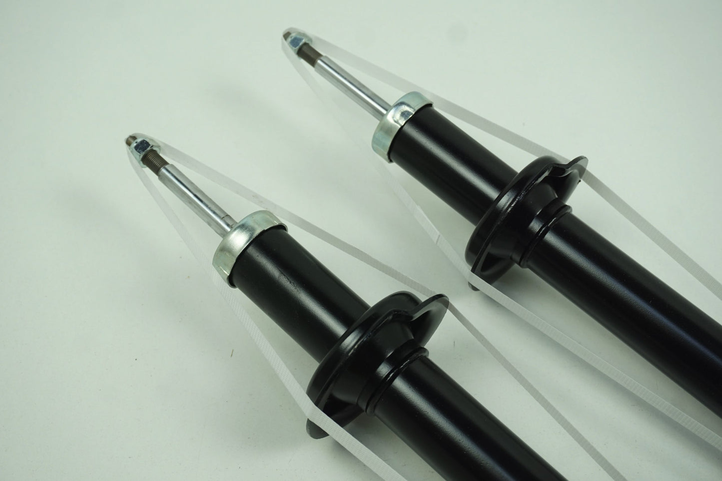 Pièce d'origine Jeu d'amortisseurs arrière pour Renault Twingo I 562108040R 562108017R