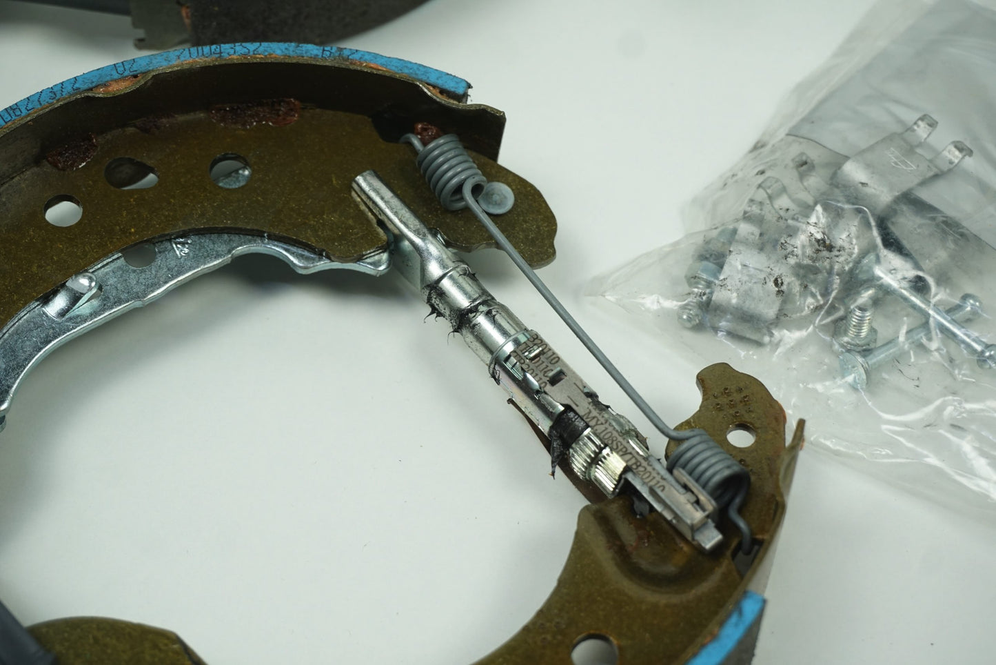 Pièce d'origine Mâchoires de frein arrière pour Renault Twingo II Clio II Dacia Sandero Logan I 440A06262R