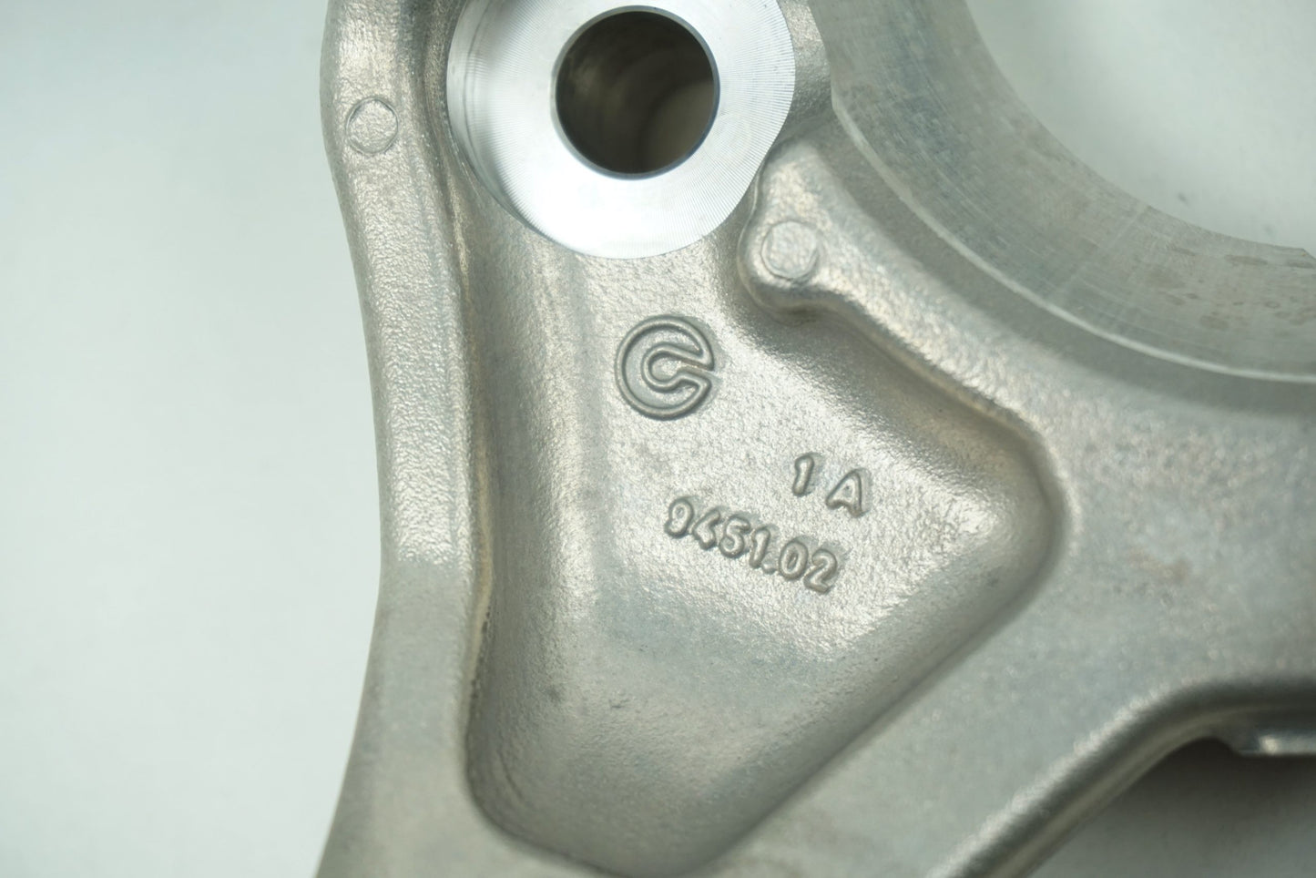 Pièce d'origine Porte-fusée avant droit pour Renault Clio III RS 7701208960