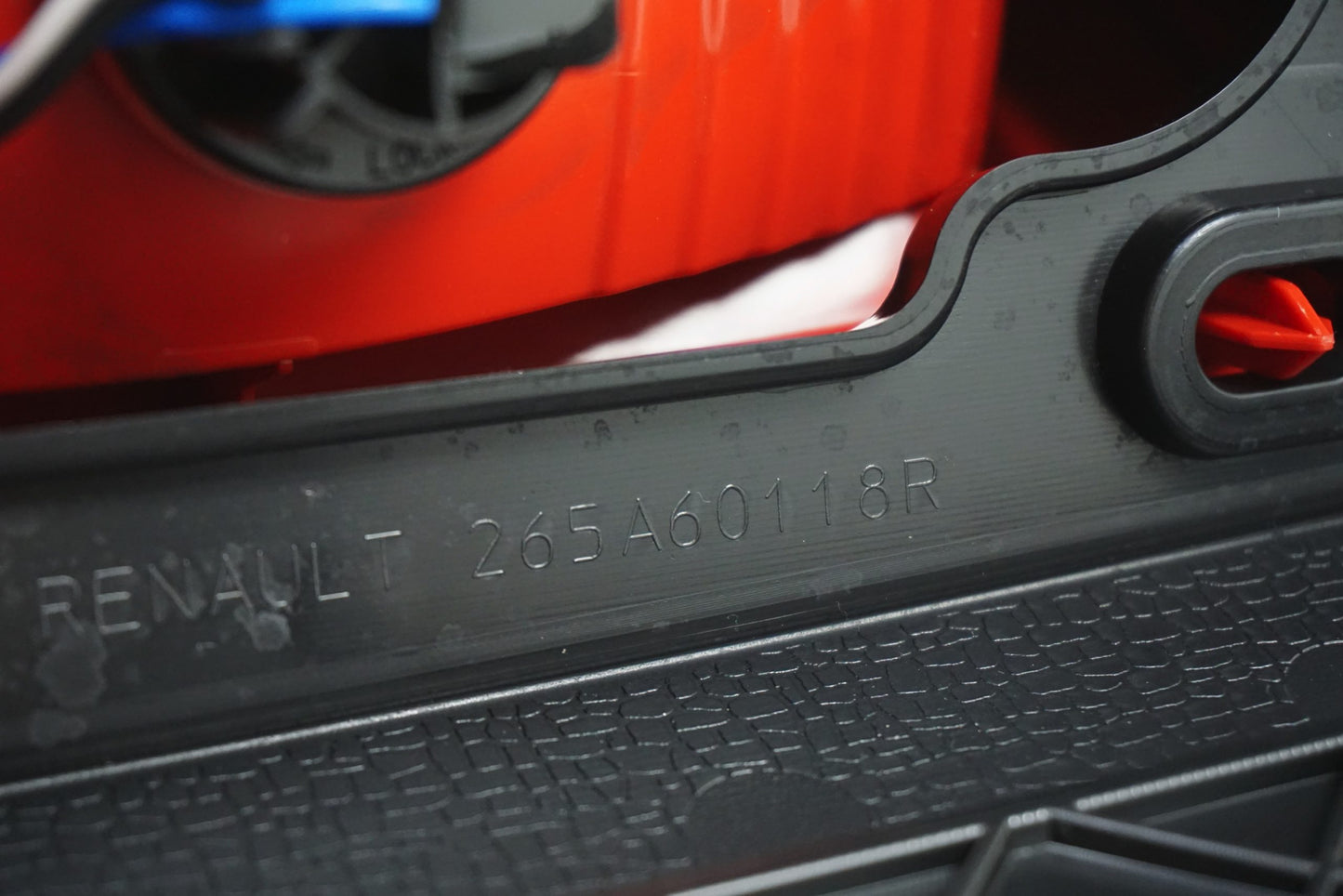 Pièce d'origine Feu arrière gauche de hayon pour Renault Trafic II Opel Vivaro 265A60128R