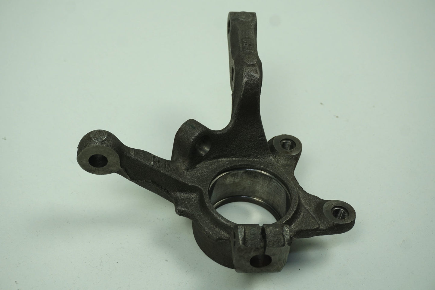 Pièce d'origine Porte-fusée avec rotule de suspension pour Renault Clio Twingo 8200207303