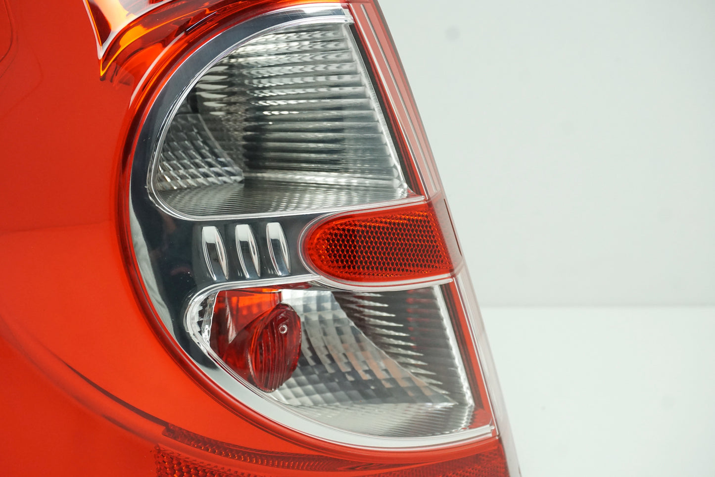 Pièce d'origine Feu arrière gauche pour Dacia Sandero I 6001551384