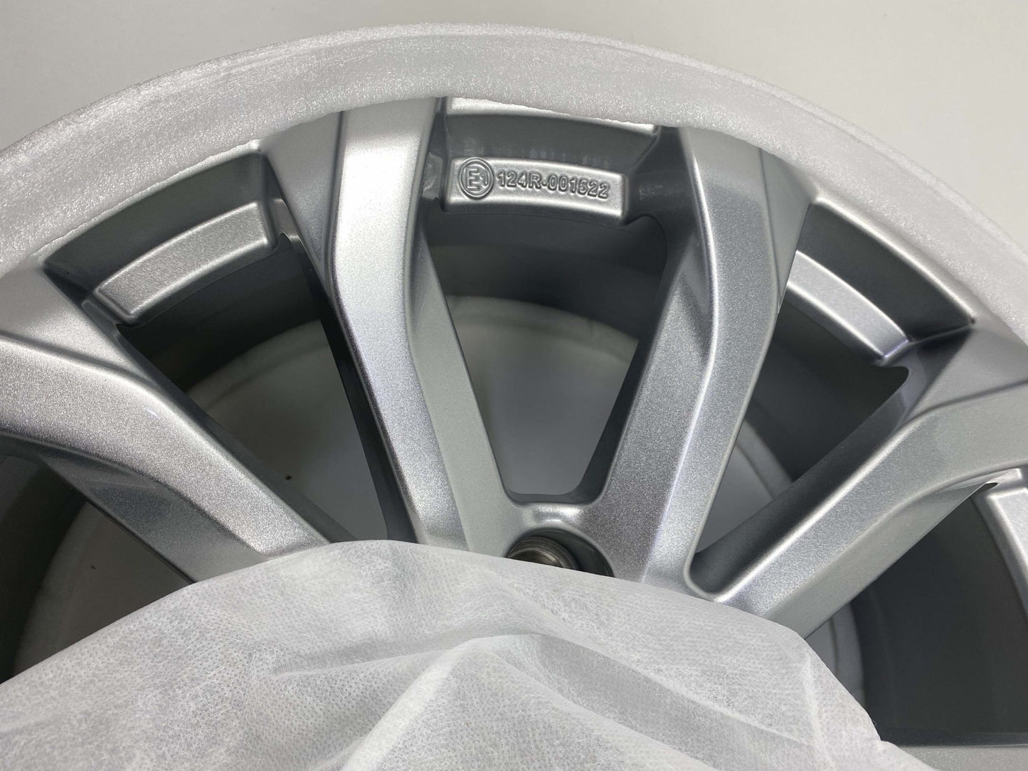 Pièce d'origine Jante 17 pouces pour Renault Espace V 7711788783