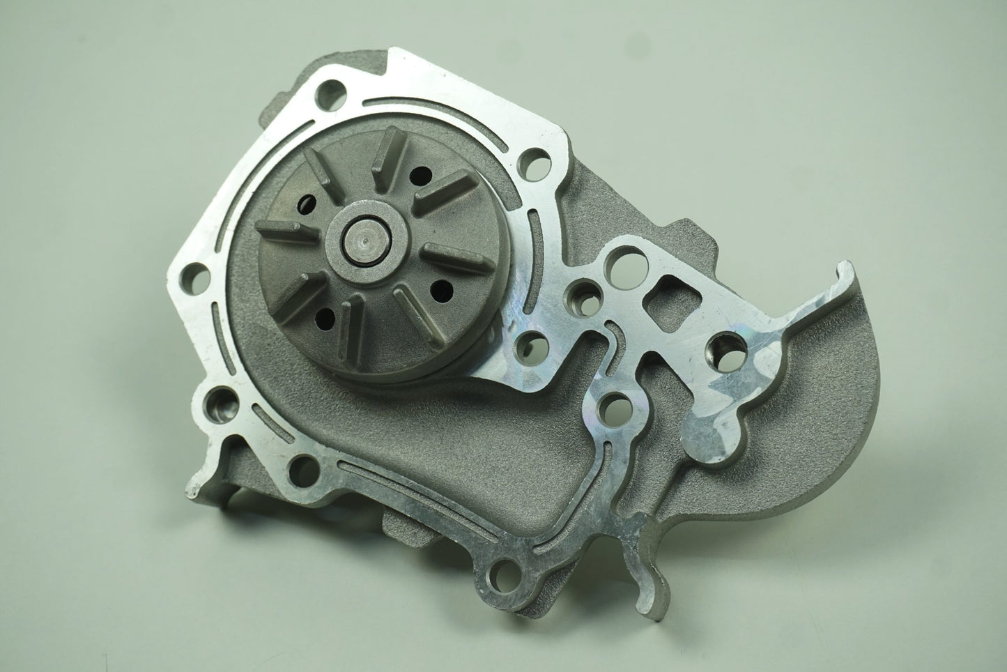 Pièce d'origine Pompe à eau pour Dacia Renault 8671017773