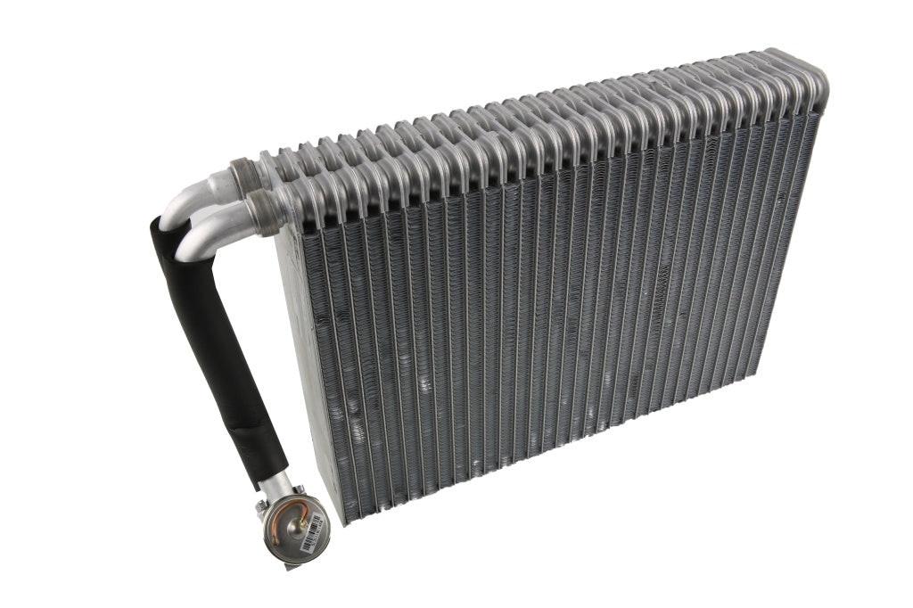 RADIATEUR (MOTEUR THERMIQUE) IVECO EUROTECH / EUROSTAR.