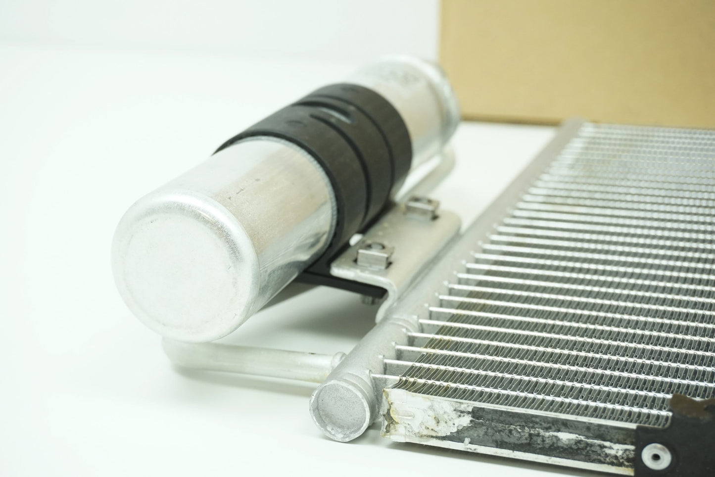 Pièce d'origine Condenseur de climatisation pour Renault Clio II 7700414103