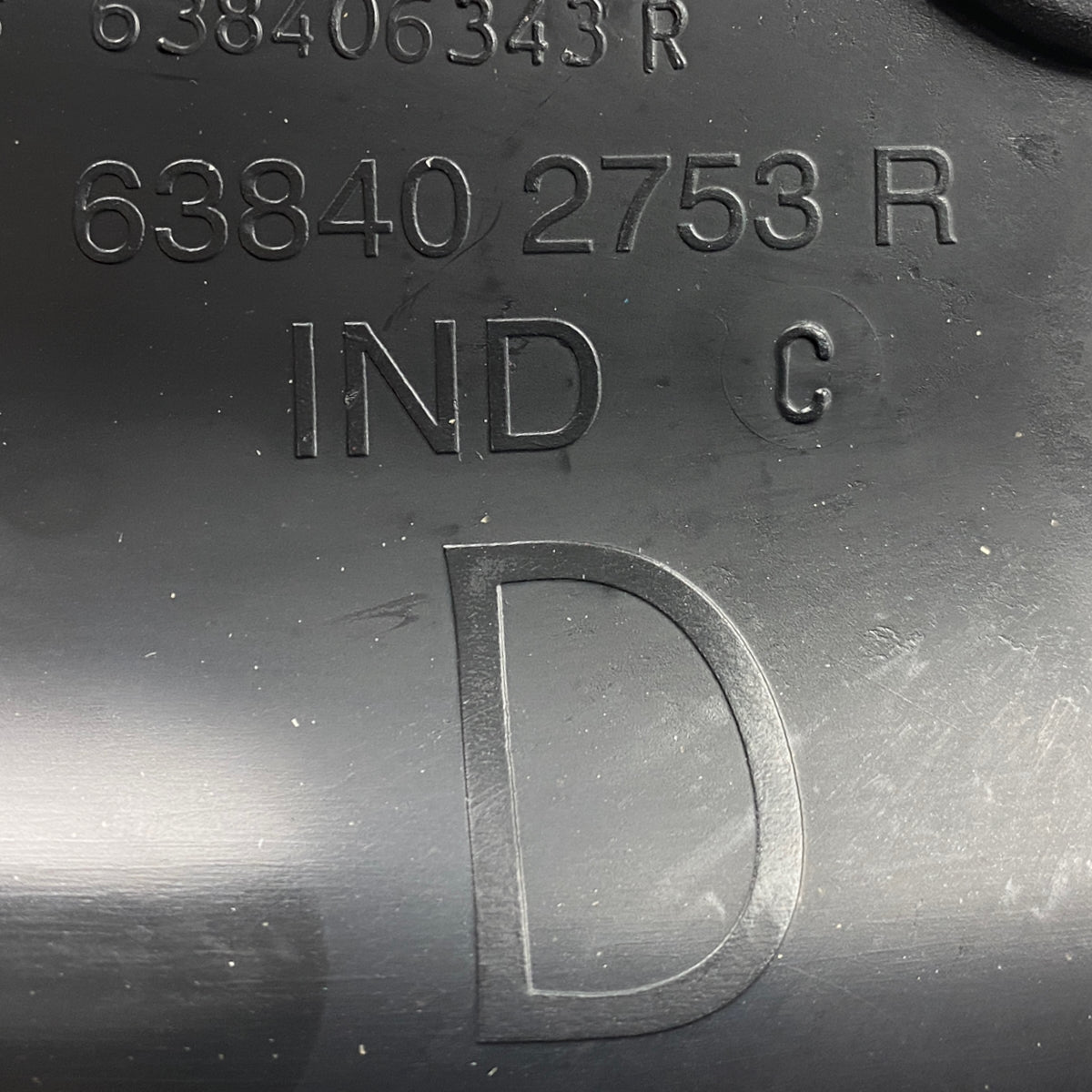 Pièce d'origine Pare-boue avant droit pour Dacia 638402753R