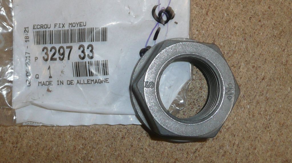 Écrou de transmission d’origine PSA — Citroën / Peugeot C5/406/407/508 — 329733 — photographie de la pièce