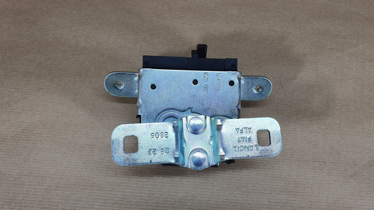 Serrure de coffre d’origine pour Alfa Romeo Mito — 50513866 — vue 1