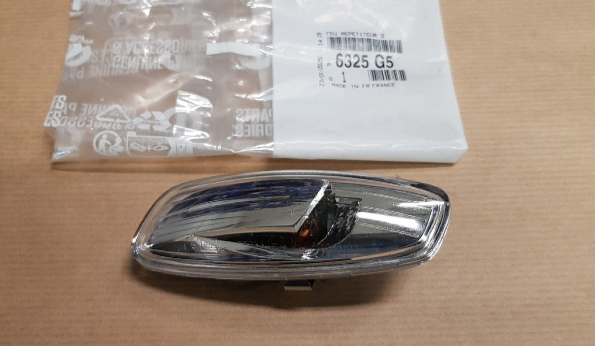 Répétiteur de clignotant latéral d’origine PSA — Citroën / Peugeot C4/C5 08- gauche — 6325G5 — photographie de la pièce