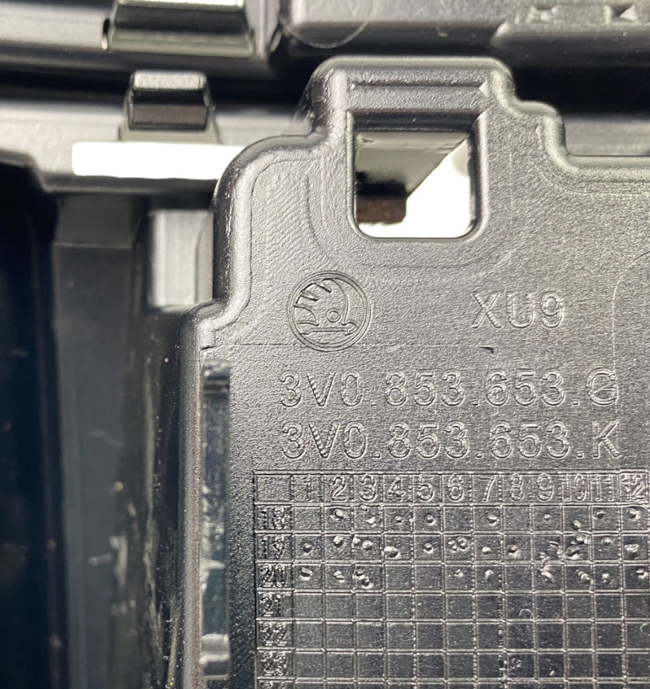 Pièce d'origine Calandre pour Skoda Superb III phase 2 3V0853653G