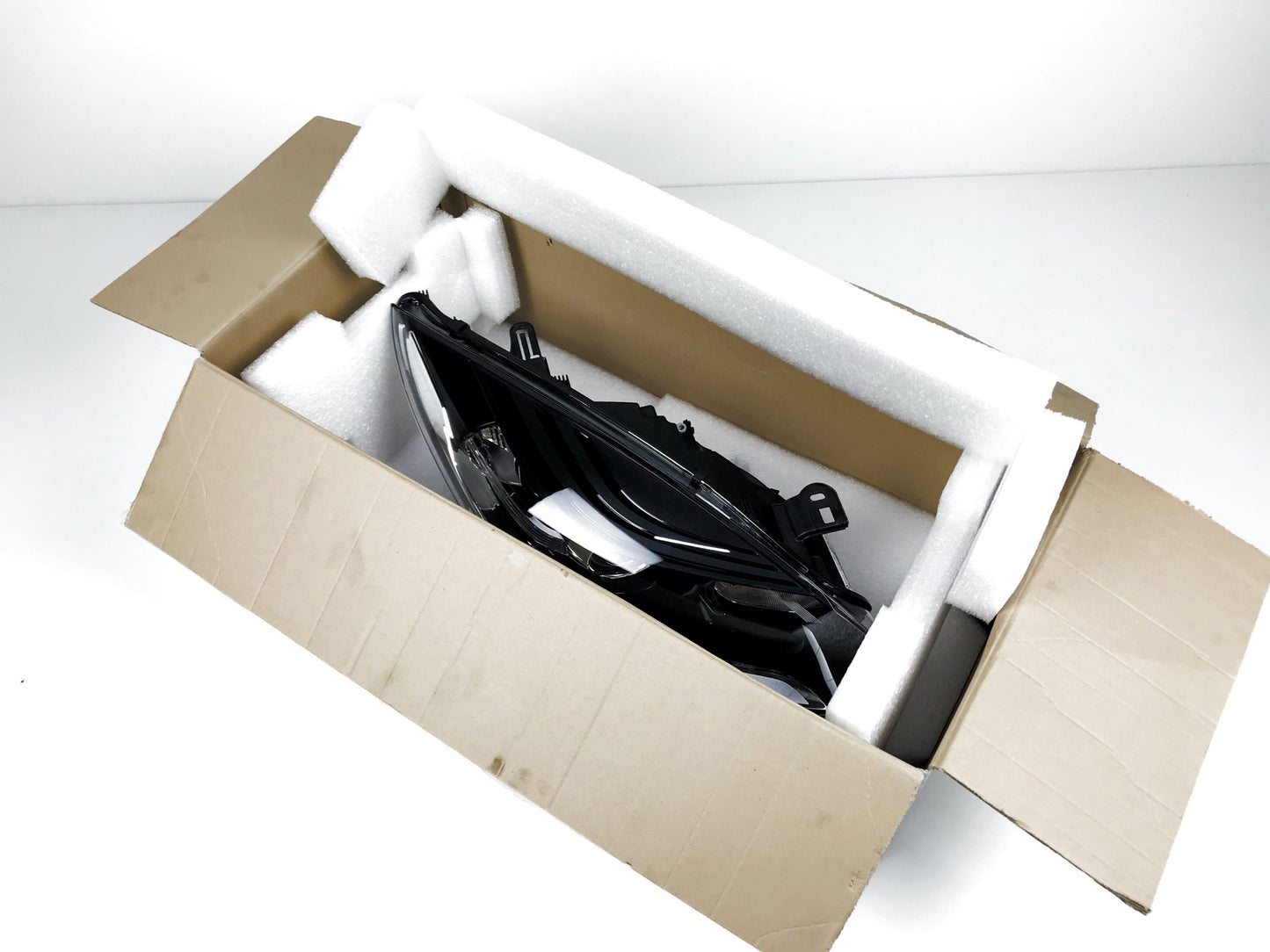 Pièce d'origine Phare droit avec lentille pour Renault Megane III phase 2 260104478R.
