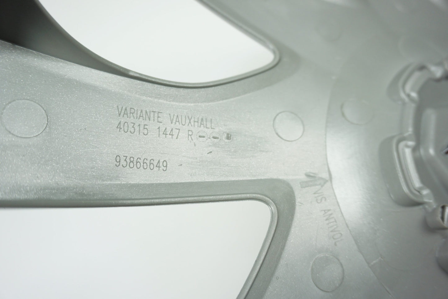 Pièce d'origine Enjoliveur pour Renault Trafic III 403153987R