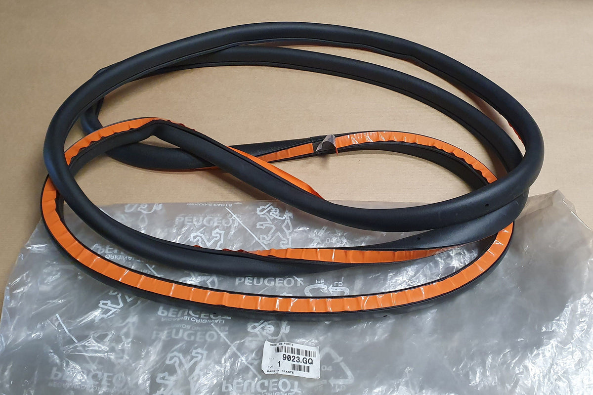 9023.GQ_1.jpg