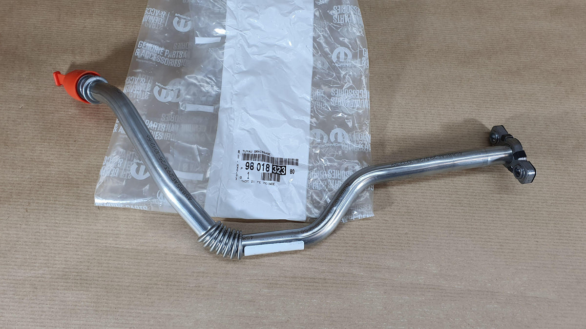 Conduite de lubrification de turbo d’origine PSA — 9801832380 — photographie de la pièce