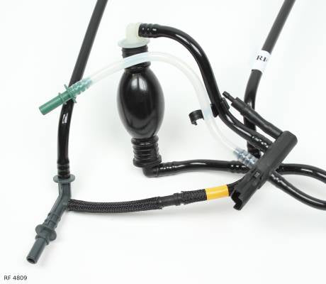 Conduite de carburant avec poire d’amorçage — Citroën et Peugeot 1.4 HDi — RF 4809 — vue 3