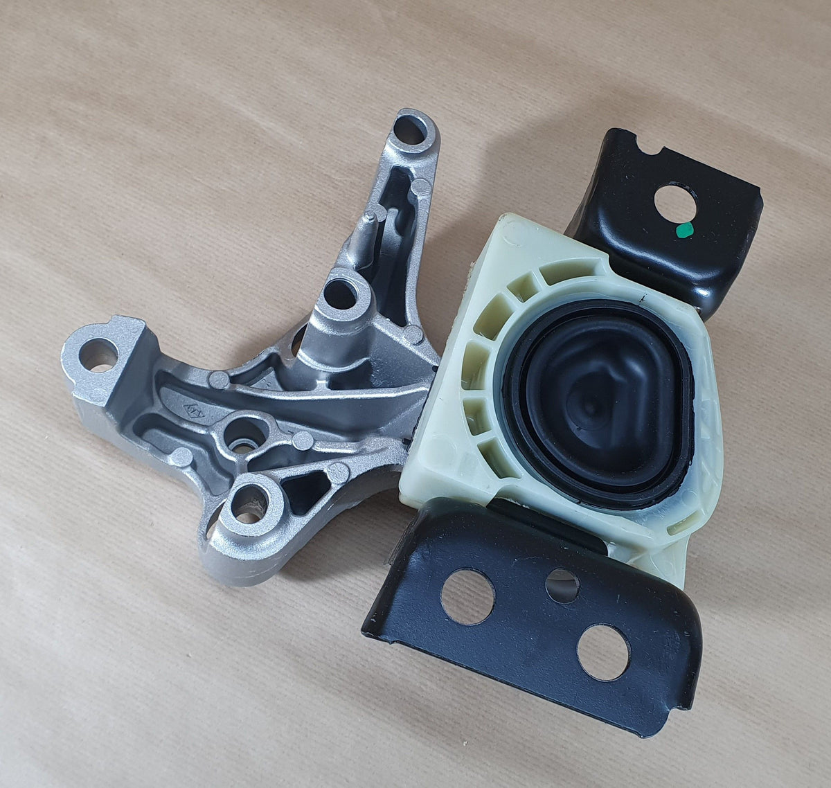 Support moteur d’origine pour Dacia Duster III — 112107399R — vue 2