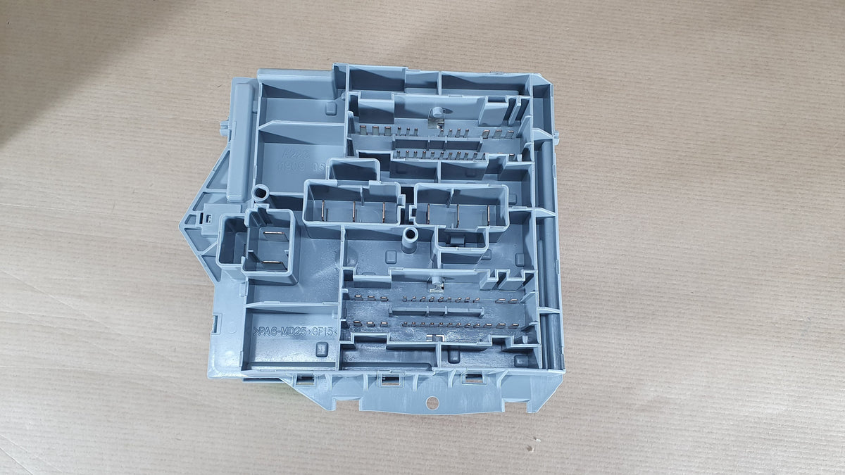 Boîtier de fusibles d’origine pour Fiat Ducato III — 1388601080 — vue 2