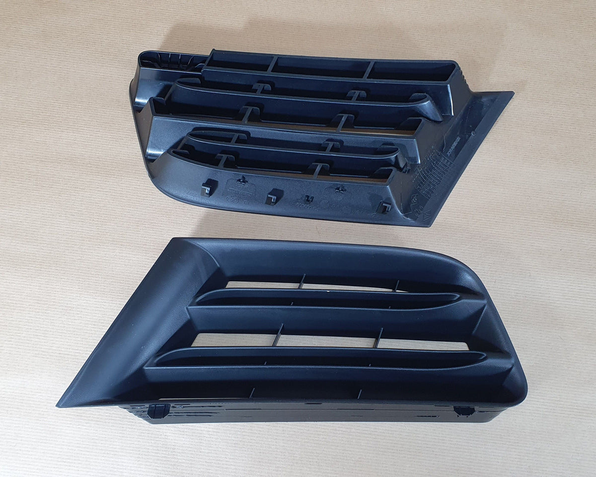 Grille de pare-chocs avant pour Renault Scénic II — 7701477306 — vue 1