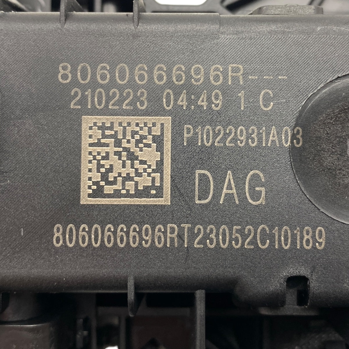 Pièce d’origine — Poignée de porte avant droite Renault Mégane E-Tech électrique – 806066696R – Neuve OE