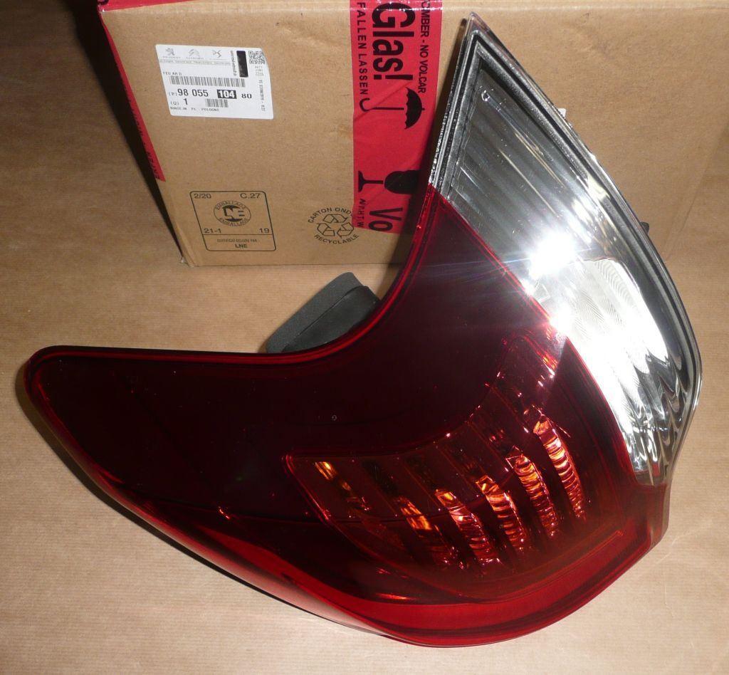 FEU ARRIERE PEUGEOT 3008 DROITE 9805510480.