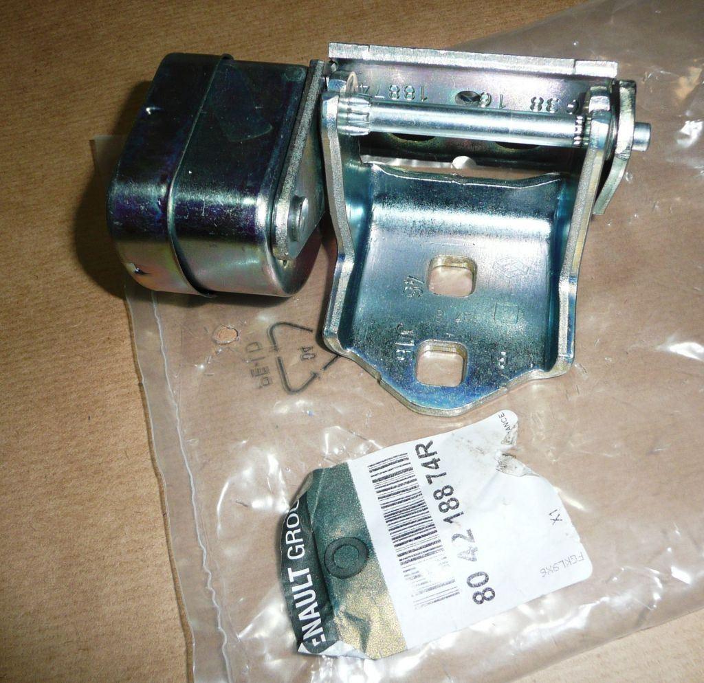 CHARNIERE DE PORTE RENAULT MEGANE II AVANT GAU 804218874R.