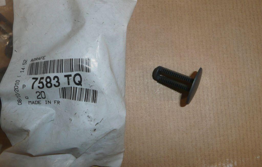 AGRAFE DE PLANCHER CITROEN BERLINGO II 7583.TQ 7583TQ.