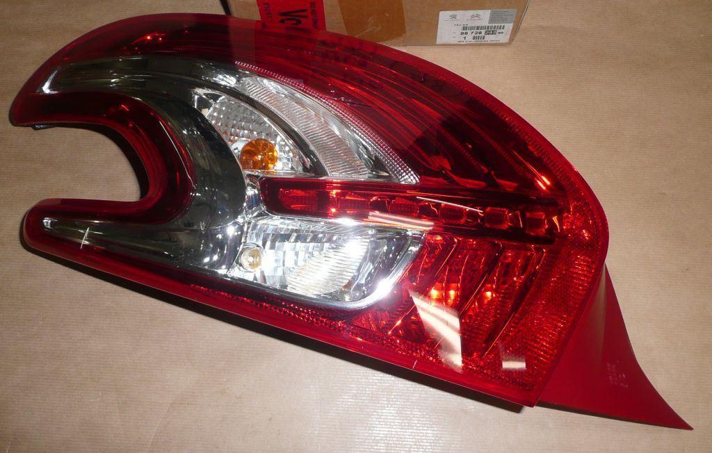 FEU ARRIERE PEUGEOT 208 GAUCHE 9672628280.