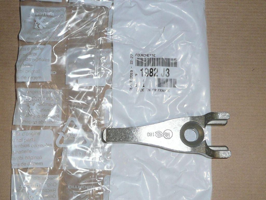 FOURCHETTE FIX PORTE INJECTION PSA 2.0HD 1982.J3 1982J3.