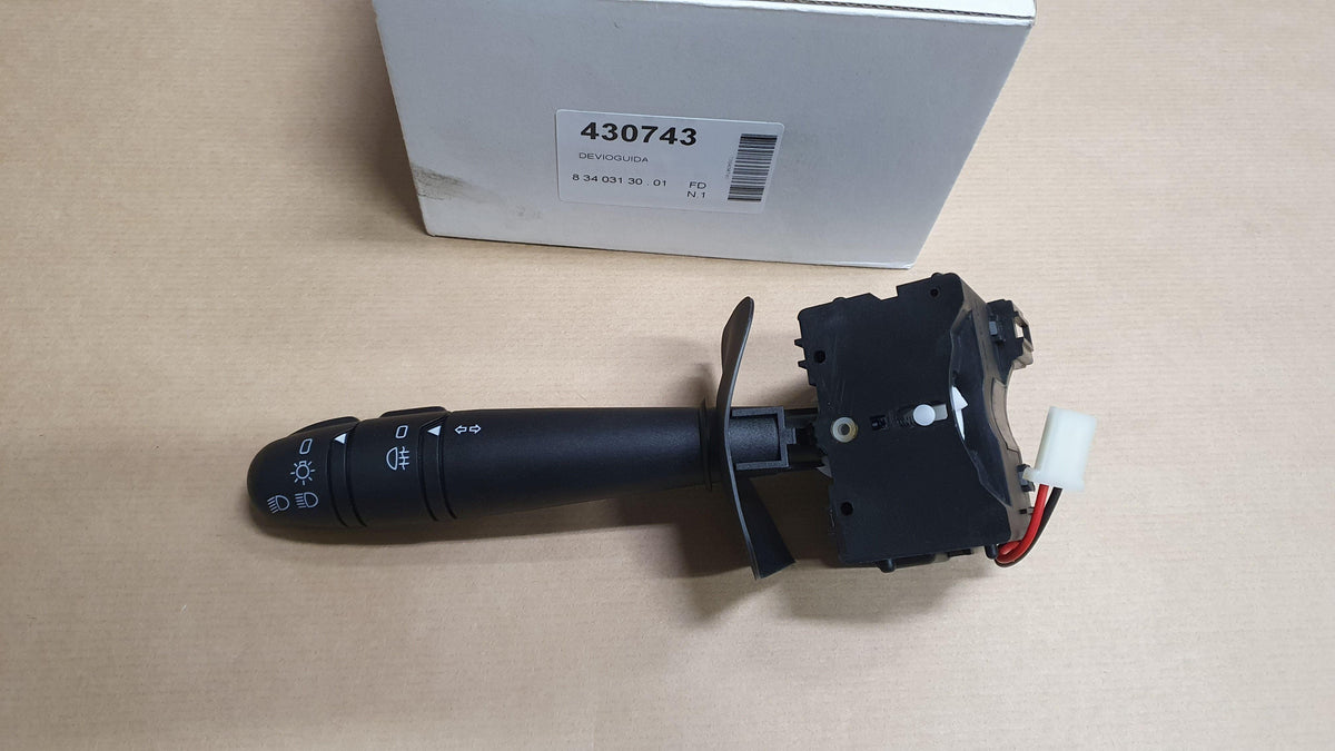 COMODO DES PHARES RENAULT KANGOO I PEUGEOT/M.ARRIERE 7701053057.
