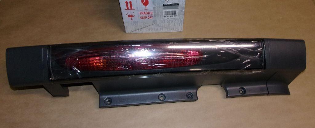 FEU ARRIERE RENAULT TRAFIC II GAUCHE LA PART 8200336828.