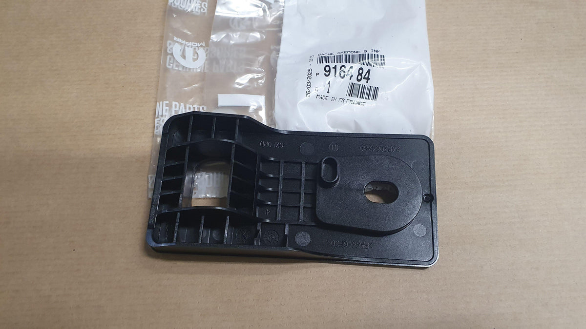 ACCROCHE PORTES COULISSANTE.PEUGEOT PARTNER 9164.84 916484.