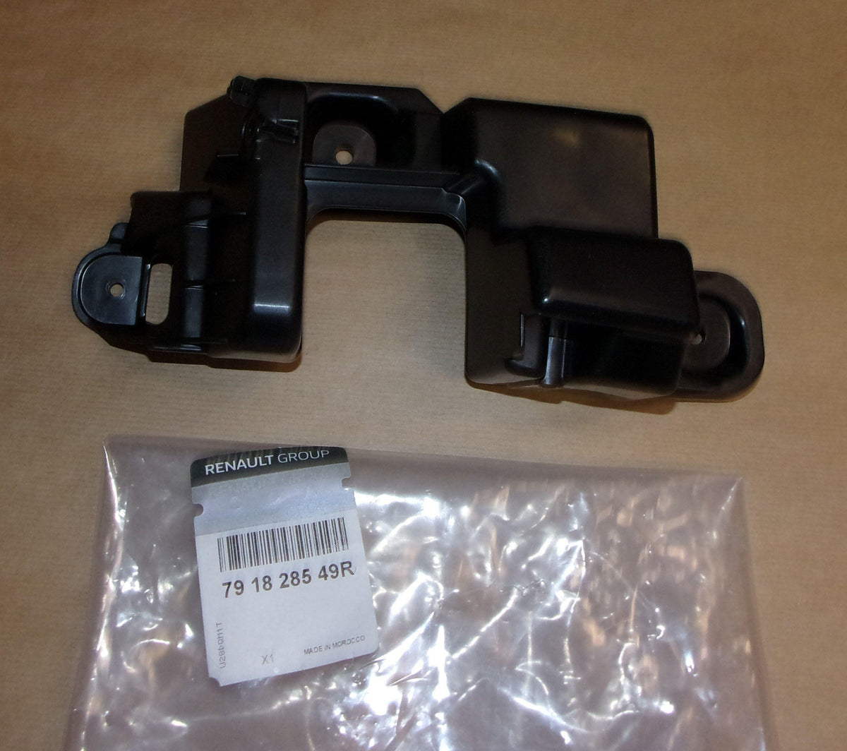 SUPPORT DE PARE-CHOCS DACIA DOKKER ARRIERE DACIA 791828549R.