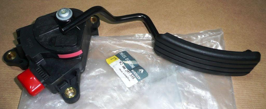 POTENTIOMETRE DE PAPILLON RENAULT CLIO III 8200297335.