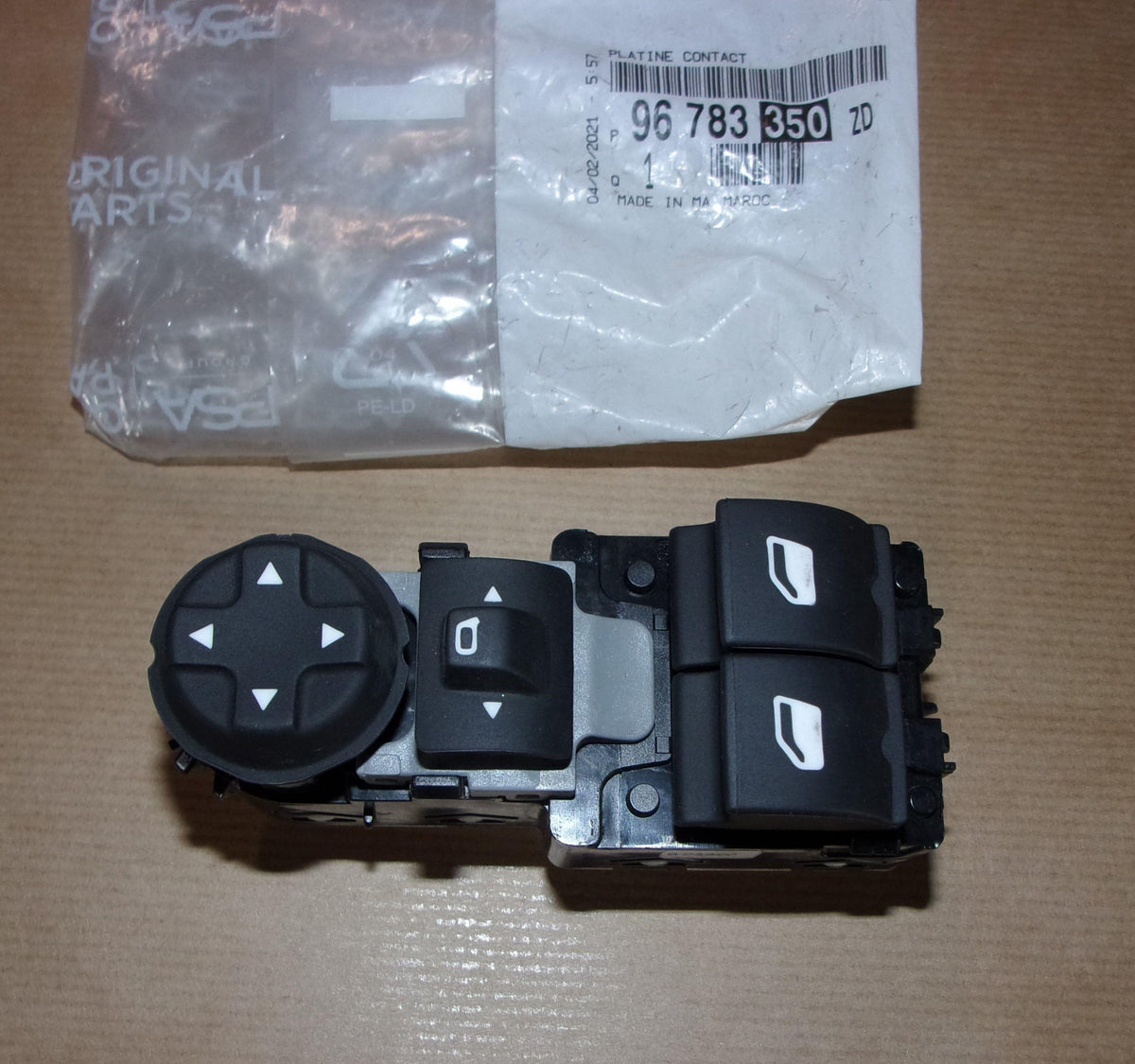 BOUTON LEVE-VITRE CITROEN JUMPY IV,PEUGEOT 208 96783350ZD.