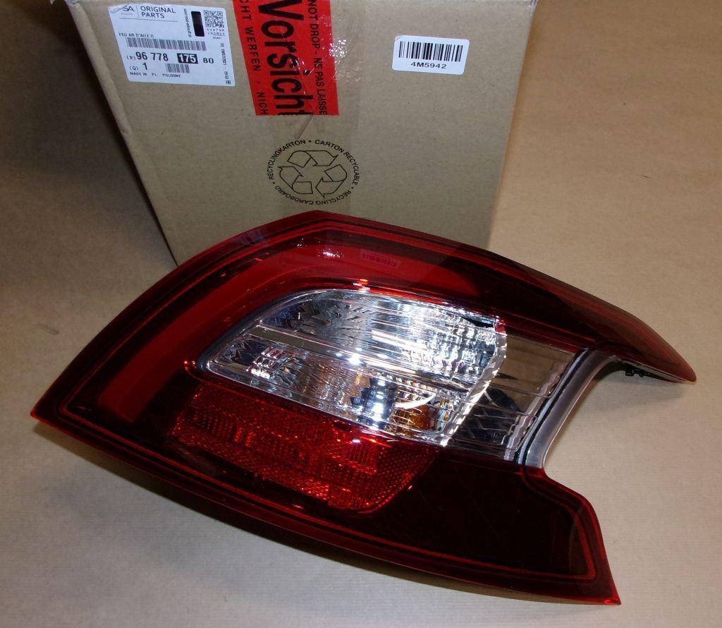 FEU ARRIERE PEUGEOT 308 II DROITE 9677817580.