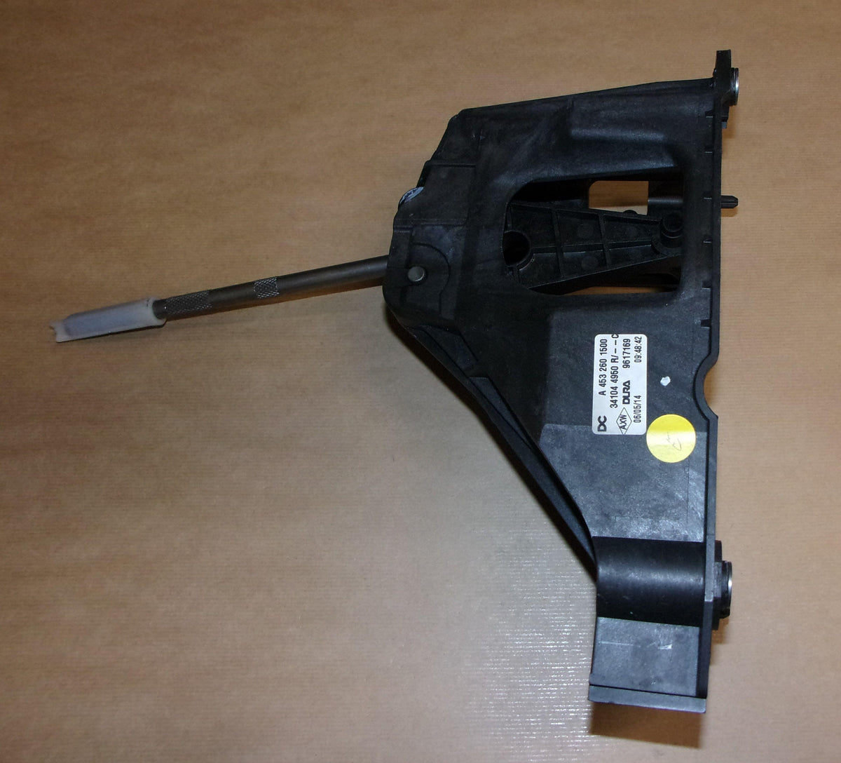 LEVIER DE VITESSE RENAULT TWINGO III 341044950R.