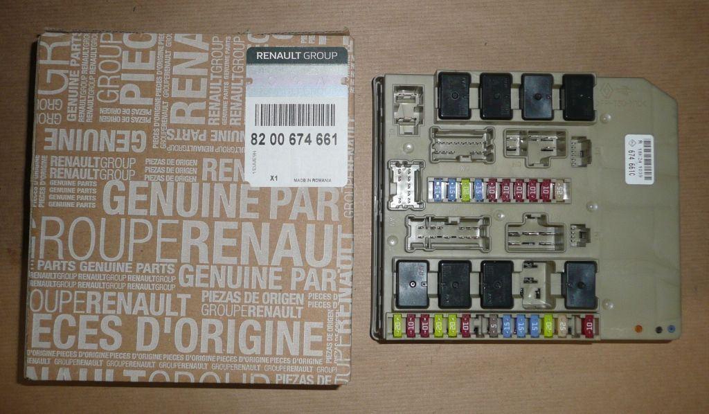 BOÎTE A FUSIBLES RENAULT CLIO III 8200674661.