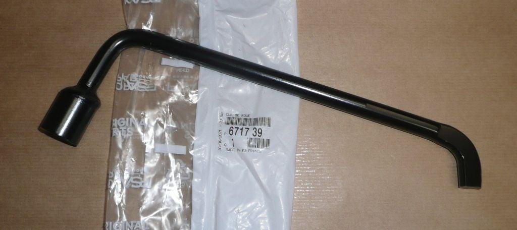 CLÉ POUR LES ROUES PEUGEOT 5008 6717.39 671739.