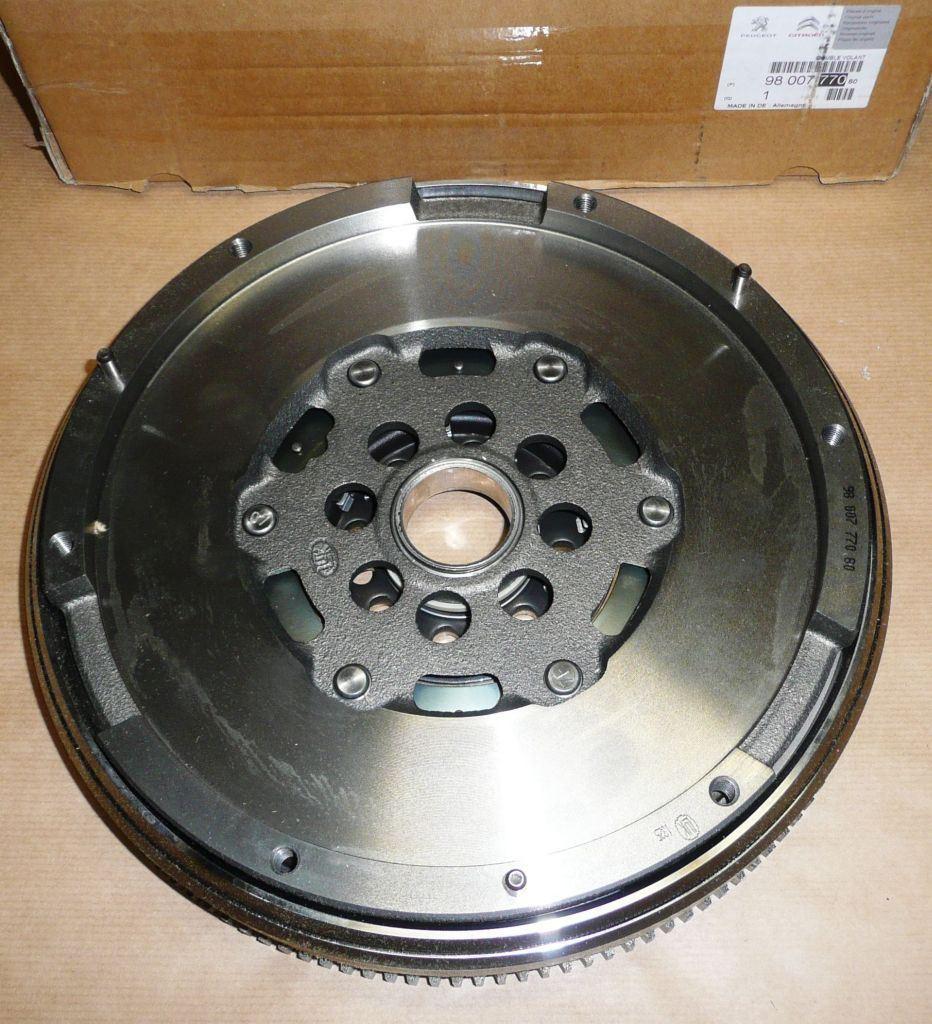 VOLANT MOTEUR BI-MASSE CITROEN C4 PICASSO 2.0H 9800777080.