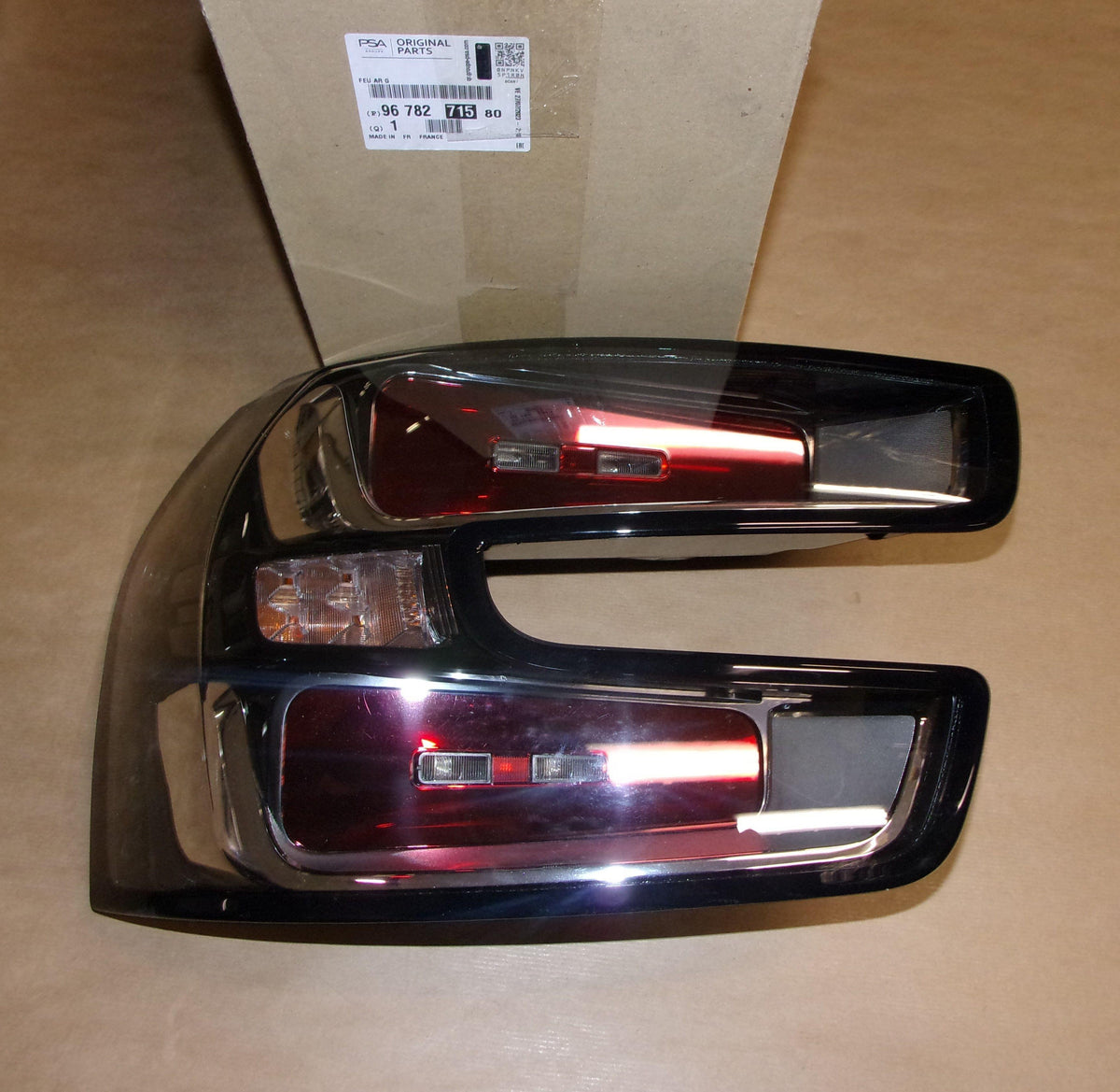 FEU ARRIERE CITROEN C4 GRAND PICASSO II GAUC 9678271580.