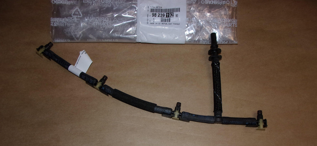 TUYAU DE RETOUR D'INJECTION.CITROEN C3,C4 1.6H 9823919280.