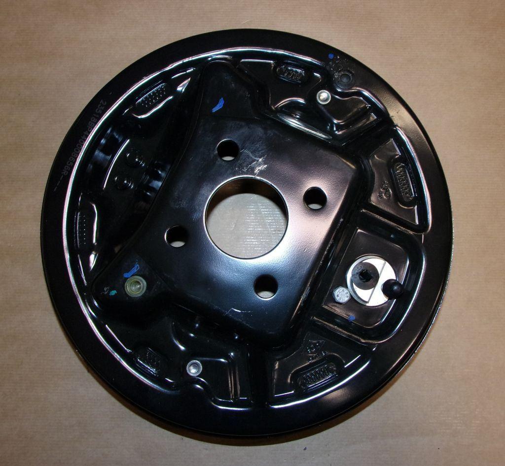 PLATEAU DE FREIN RENAULT CAPTUR ARRIERE DROITE 440008656R.