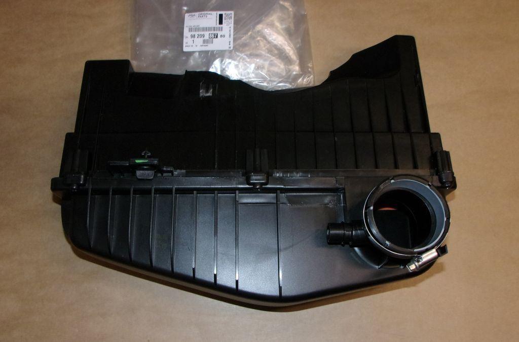 BOITIER DE FILTRE A AIR.PEUGEOT 207,1007 1.6 V 9820986780.