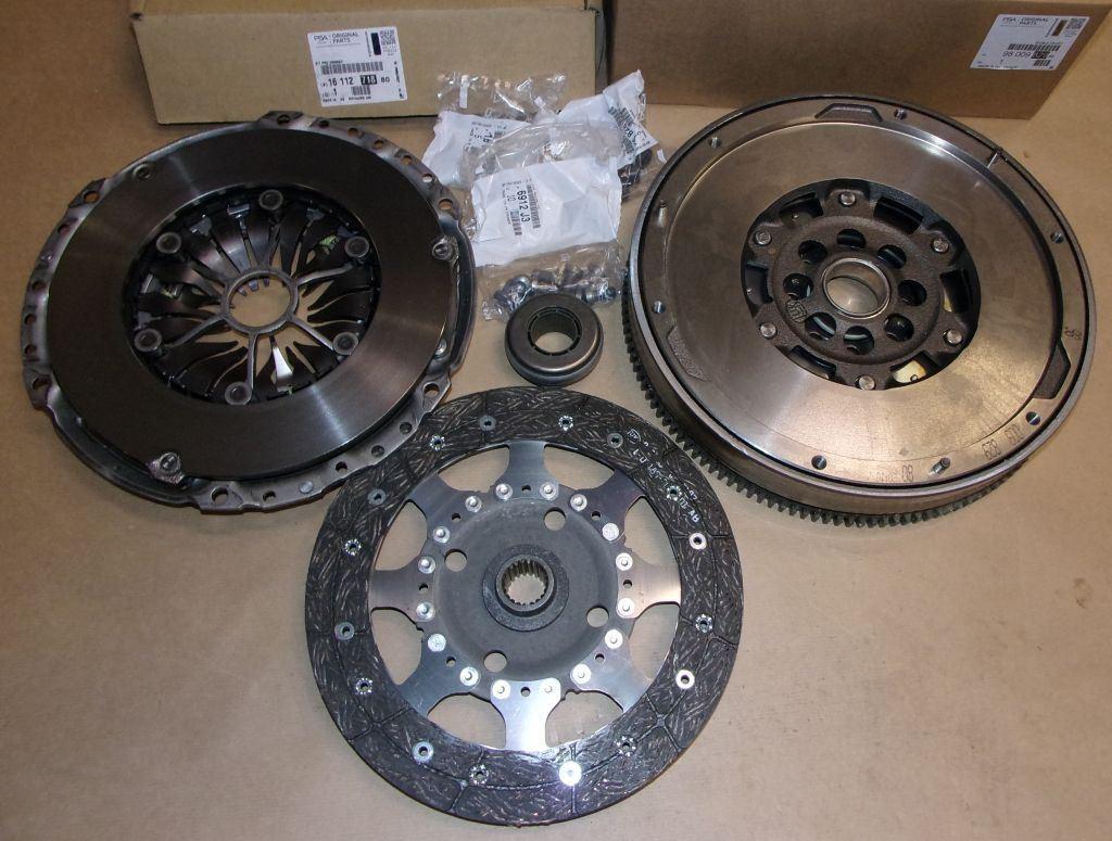VOLANT MOTEUR BI-MASSE+EMBRAYAGE CITROEN C4 2. 1628939280.